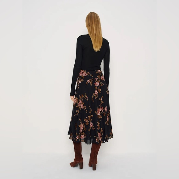 NWT- Reformation ‘Sophie’ skirt . Size. 2. Color Balad - Picture 2 of 3